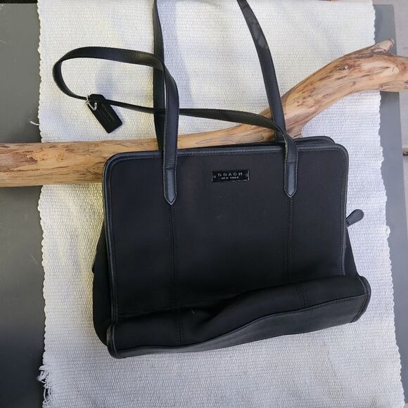 Coach new york y2k med/large neoprene leather trim shoulder bag 12 in